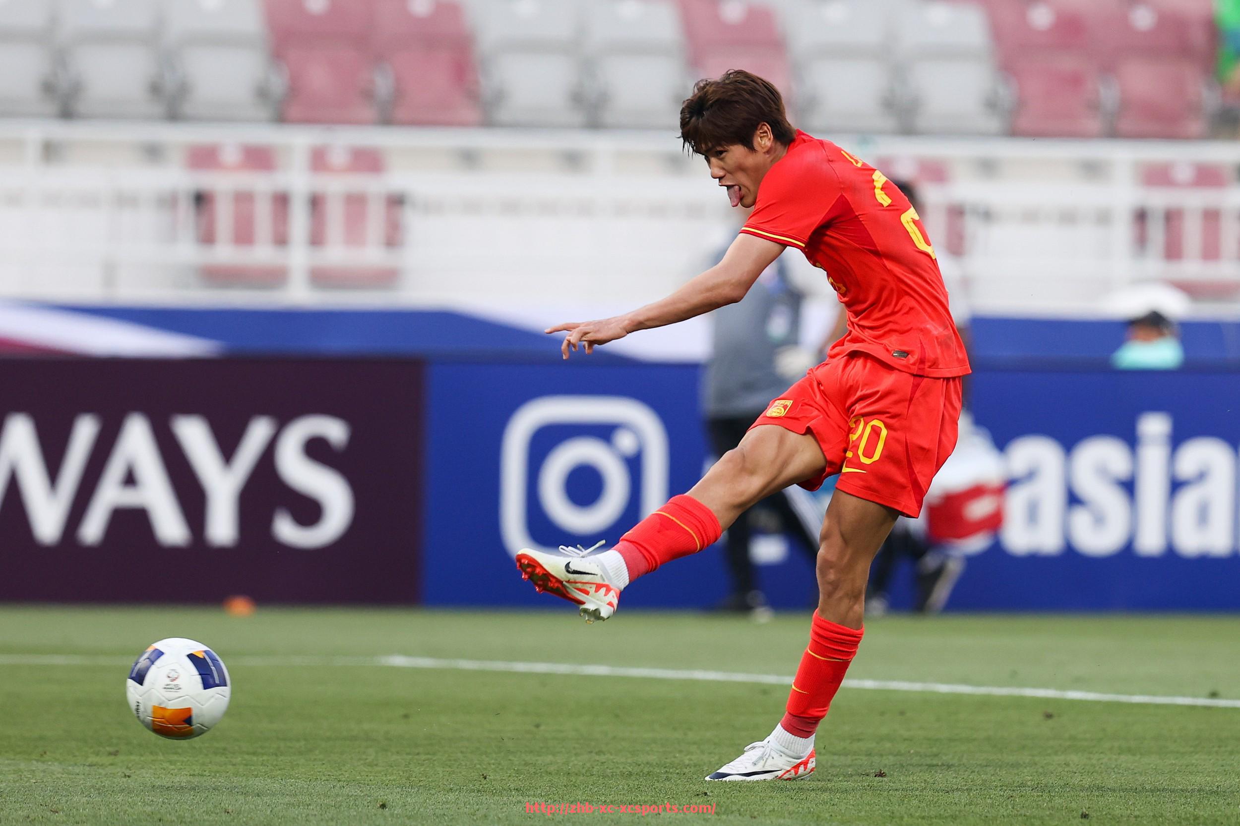 杏彩体育-2025赛季德甲联赛值得关注的足球新星推荐及成长路径