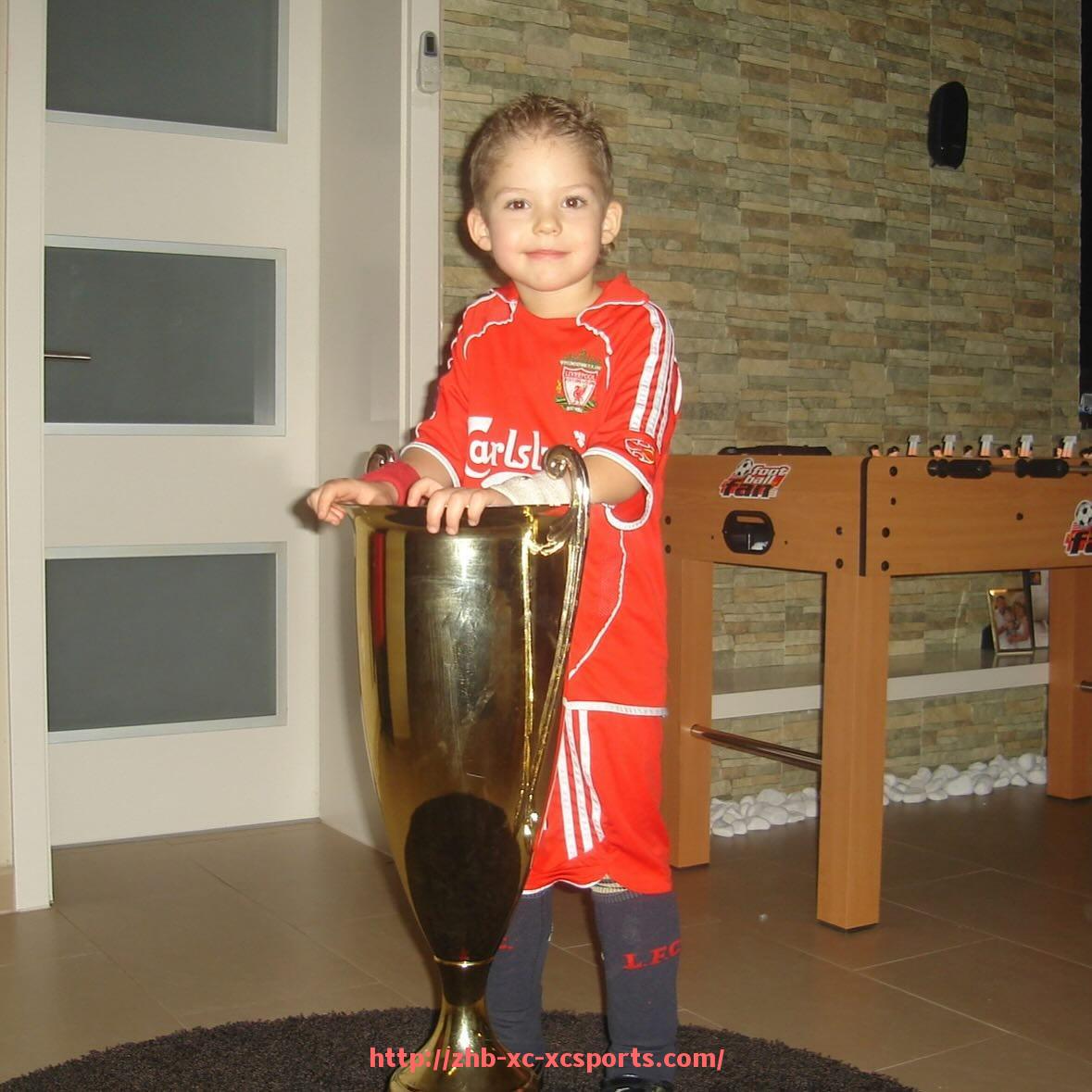 杏彩体育-英超草根球员逆袭故事：从无名之辈到顶级联赛